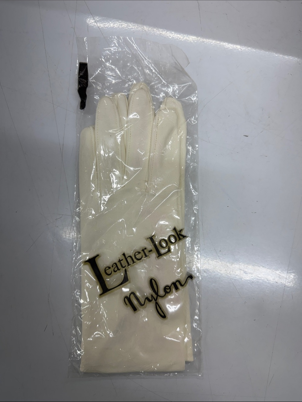 Leather-Look Nylon Gloves in Cream by Leather-Look vintage sheek